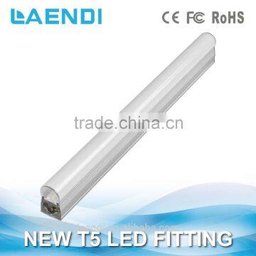 18W Useful and Pantented Hot Selling T5 LED Fitting photo-2