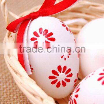 COLORFUL PAINTED PLASTIC EASTER EGG/CANDY CAN BE HELD IN.