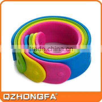 New design hot sellling silicone wristbands slap personalized bracelet