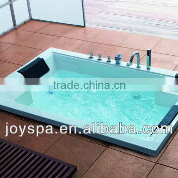 Comfortable freestanding bathtub