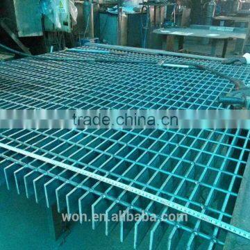 Heavy duty hot dip galvanized steel grating