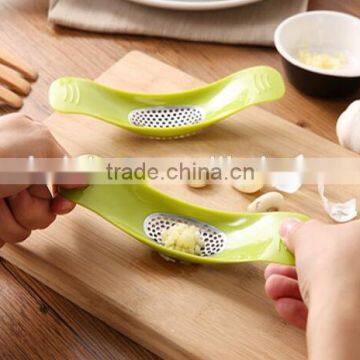 CY178 New Arrived Convient Cooking Tools Novelty Kitchen Garlic Press photo-5