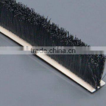 Flexible strip brushes