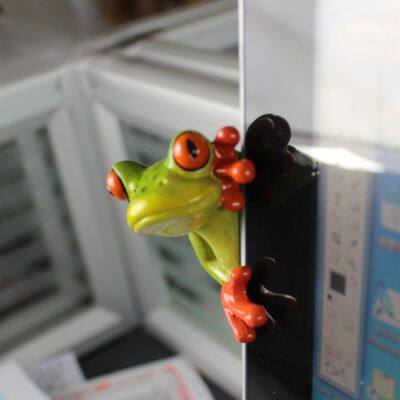 1 Chaste Frog Ornament Tabletop Decoration Climbing Frog Statue Car Model Mini Decorative Tabletop Toy Resin
