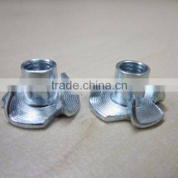 4 prong furniture insert t nut ,zinc plated (DIN1624)