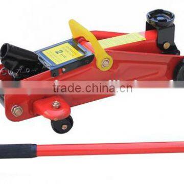 Hydraulic floor jack for car