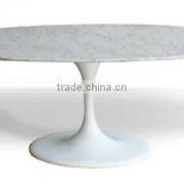 Oval Tulip table by Eero Saarien