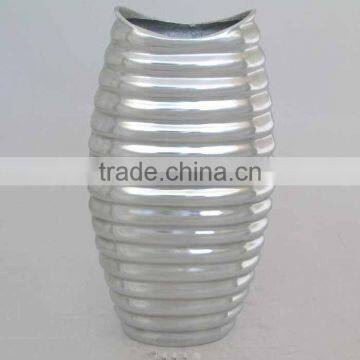 Recycled aluminum hand made mirror finish polished decorative metal vase