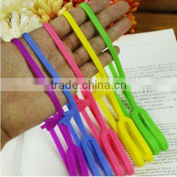 Silicone Made Beautiful 3d Pointing Finger Bookmark photo-2