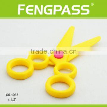 S5-1038 4.5 Inch Plastic Handle Cute Scissors photo-3