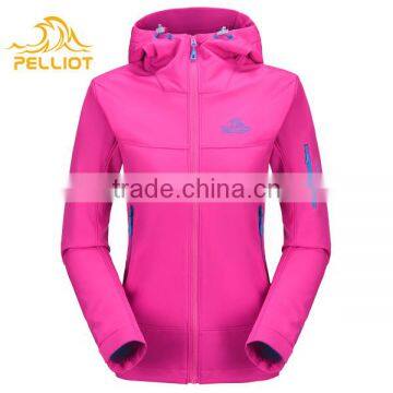 2017 hot sell OEM new design outdoor women hooded softshell jacket with function