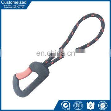 Plastic zipper pull key locking zipper sliders