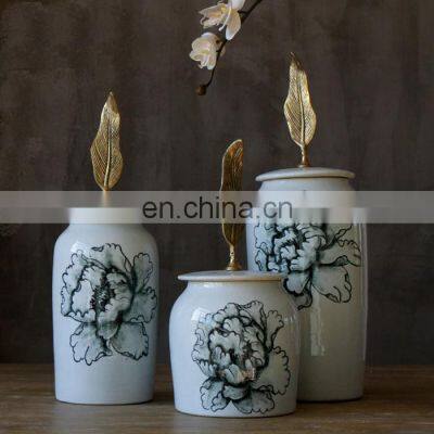 Modern chinese style storage handpainting decorative Porcelain Ceramic Vase Jar with brass lid