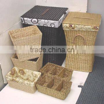 Set of 7 rush hampers and baskets with 200g natural liner
