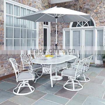 Seaside Round Wicker Table with umbrella