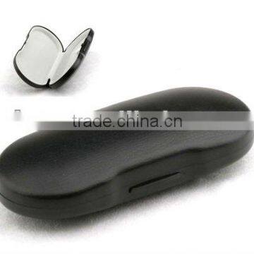 Black plastic eyeglass case S132