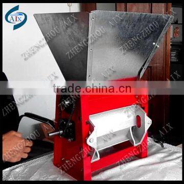 Family used manual coffee peeling machine