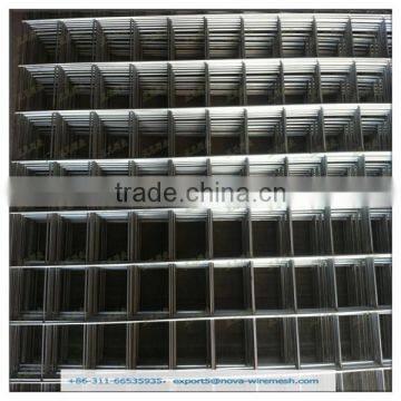 Welded wire mesh panel for animal cage / fence