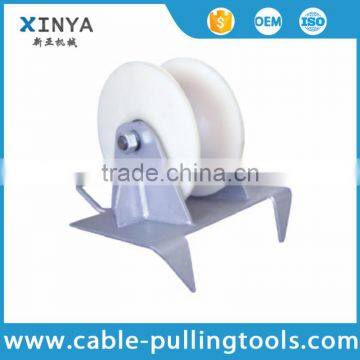 Pithead cable roller/cable protection pulley for pulling rope