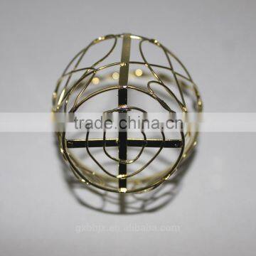 Small Metal Wire Storage Basket With Handle photo-3