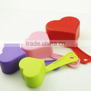 47009 4PCS HEART SHAPE MEASURING CUP