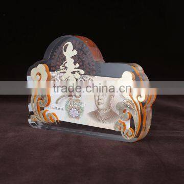 Manufacturer supplies elegant acrylic currency holder