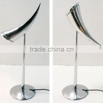 Modern Lighting Pair Table Lighting Shaped like a Horn