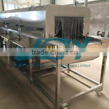 Plastic box and basket cleaning machine