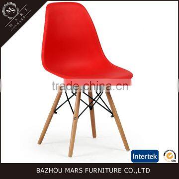 Cheap Modern Plastic Chairs in Dining Room