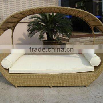 Rattan daybed with canopy