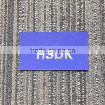 2017 Customized logo hot stamping paper hang tags with embossed technology