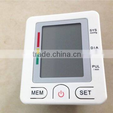 180 Group Memory Wrist Watch Bluetooth Blood Pressure Monitor Automatic Inflating with Pulse Rate Test Function