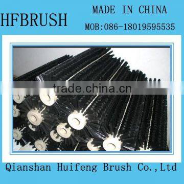 Roller brush in black bristle