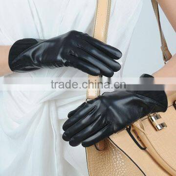 cashmere lined women in black leather gloves                        
                                                                                Supplier's Choice