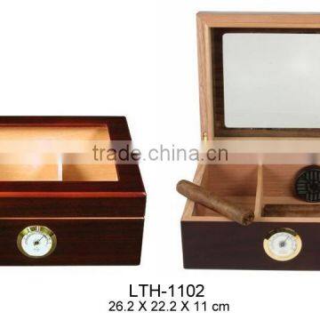 Glass top lid humidifier for cigar