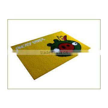 Pig drawing yellow color artificial grass mat