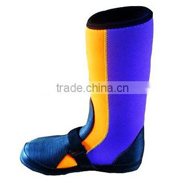 Colourful neoprene waterproof flat keel boots