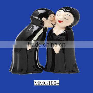 Pretty good ceramic magnetic wedding salt and pepper shaker