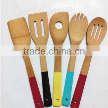 2017 Hot selling Wholesale natural bamboo kitchen utensil with colored handle