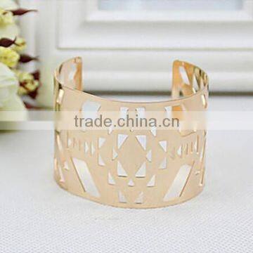 2015 fashion metal gold hollow open bangle jewelry adjustable