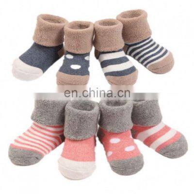 High Quality Winter Winter Baby Mittens Cap Socks Set