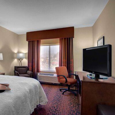 Modern Luxury Hot Sale Comfortable Bedroom Furniture Metal Legs Gray Solid Wood Frame Leather Storage Beds Set photo-3