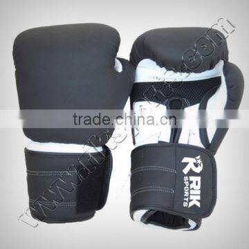 Boxing Gloves Cowhide Leather, Inside Machine mold with white target