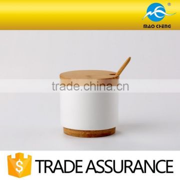 2015 hot selling white ceramic sugar pot with bamboo lid