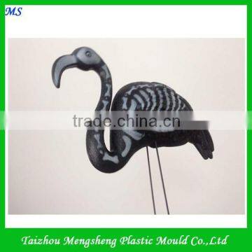 Blowing Mould of Plastic Painted Flamingos for Halloween Decorations