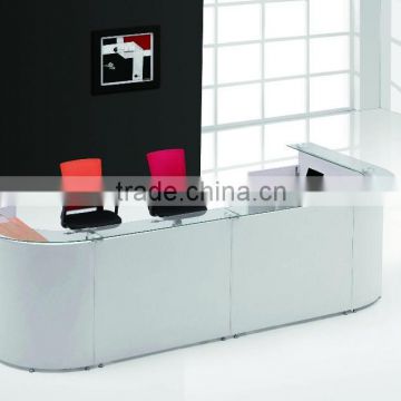 Big & equipped reception counter