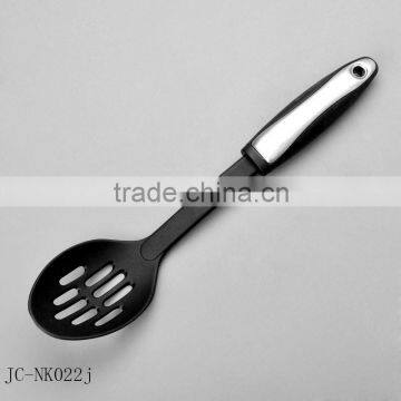 2016 Hot sale unique exclusive style nylon slotted spoon