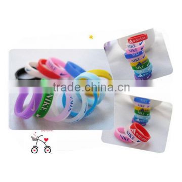 New design debossed embossed print color filled silicone finger ring