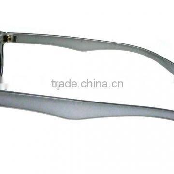 Fashion Simple Plastic Sunglasses Made in China UV400 2015 Hot Sale