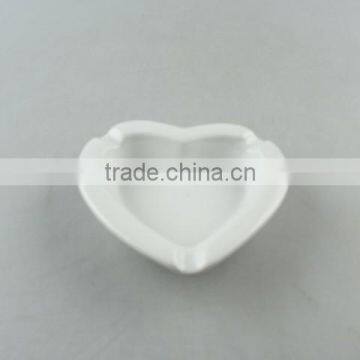 Wholesale Cheap Heart-shape White Porcelain Ashtray photo-2